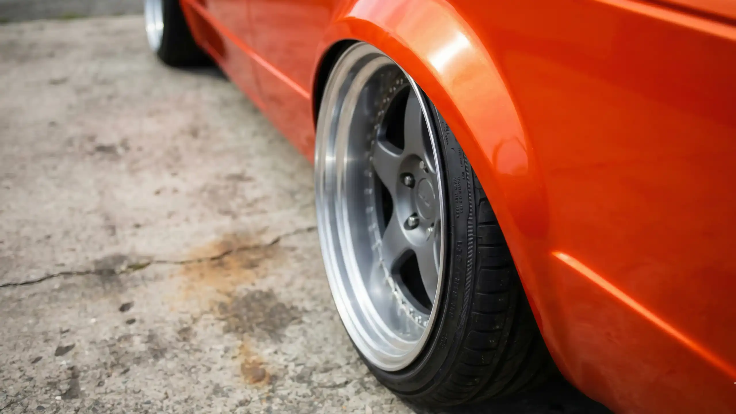 Jante et pneu sport en détail - setup stance